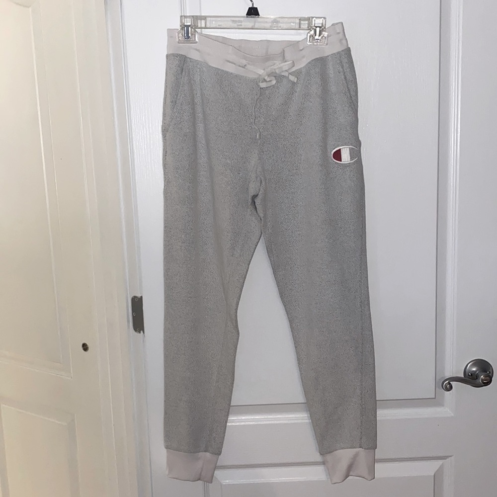 gray white waist band, textured